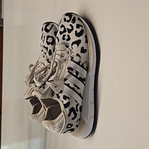 Women's Swift Run X Casual Sneakers - Size 6.5